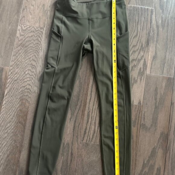 Lululemon Dark Olive green Leggings With side Pockets and Small Hole - Picture 14 of 16